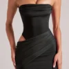 Vestido corto ajustado bandeau Veda en negro Vestido corto ajustado bandeau Veda en negro