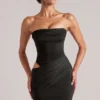 Vestido corto ajustado bandeau Veda en negro Vestido corto ajustado bandeau Veda en negro