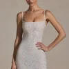 Vestido corto ajustado con adornos Aellin en blanco Vestido corto ajustado con adornos Aellin en blanco