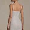 Vestido corto ajustado con adornos Aellin en blanco Vestido corto ajustado con adornos Aellin en blanco