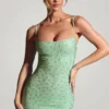 Vestido corto ajustado con adornos Aellin en color pistacho Vestido corto ajustado con adornos Aellin en color pistacho