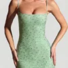 Vestido corto ajustado con adornos Aellin en color pistacho Vestido corto ajustado con adornos Aellin en color pistacho
