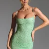 Vestido corto ajustado con adornos Aellin en color pistacho Vestido corto ajustado con adornos Aellin en color pistacho