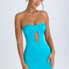 Vestido corto ajustado con corte bandeau y aberturas Nikko en turquesa Vestido corto ajustado con corte bandeau y aberturas Nikko en turquesa