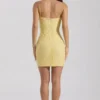 Vestido corto ajustado con cuello redondo y adornos Lunetta en amarillo Vestido corto ajustado con cuello redondo y adornos Lunetta en amarillo