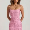 Vestido corto ajustado con cuello redondo y adornos Lunetta en rosa Vestido corto ajustado con cuello redondo y adornos Lunetta en rosa