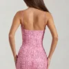 Vestido corto ajustado con cuello redondo y adornos Lunetta en rosa Vestido corto ajustado con cuello redondo y adornos Lunetta en rosa