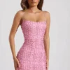 Vestido corto ajustado con cuello redondo y adornos Lunetta en rosa Vestido corto ajustado con cuello redondo y adornos Lunetta en rosa