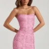 Vestido corto ajustado con cuello redondo y adornos Lunetta en rosa Vestido corto ajustado con cuello redondo y adornos Lunetta en rosa