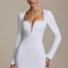 Vestido corto ajustado con detalle de corazón recortado Adelia en blanco Vestido corto ajustado con detalle de corazón recortado Adelia en blanco