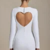 Vestido corto ajustado con detalle de corazón recortado Adelia en blanco Vestido corto ajustado con detalle de corazón recortado Adelia en blanco