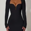 Vestido corto ajustado con detalle de corazón recortado Adelia en negro