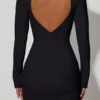 Vestido corto ajustado con detalle de corazón recortado Adelia en negro