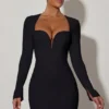 Vestido corto ajustado con detalle de corazón recortado Adelia en negro