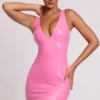 Vestido corto ajustado de vinilo con escote pronunciado Allani en rosa Vestido corto ajustado de vinilo con escote pronunciado Allani en rosa