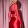 Vestido corto ajustado drapeado con paneles de encaje de manga larga Eliette en rojo Vestido corto ajustado drapeado con paneles de encaje de manga larga Eliette en rojo