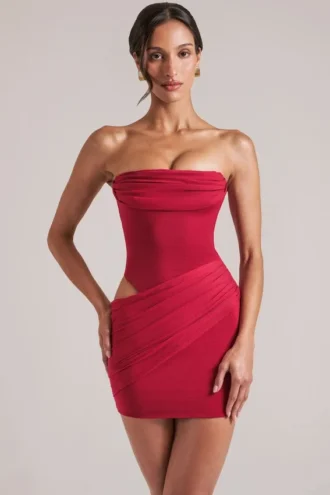 Vestido corto ajustado tipo bandeau Veda en rojo cereza