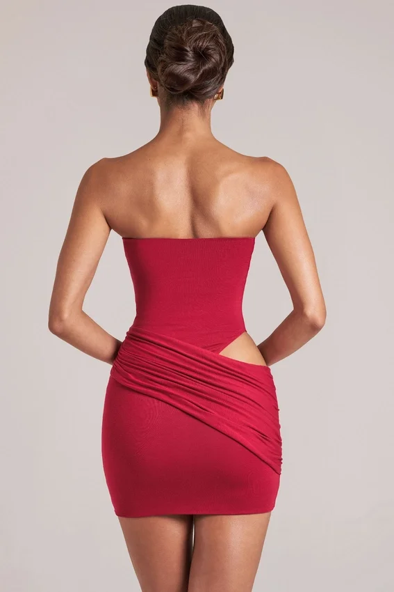 Vestido corto ajustado tipo bandeau Veda en rojo cereza Vestido corto ajustado tipo bandeau Veda en rojo cereza