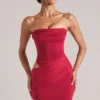 Vestido corto ajustado tipo bandeau Veda en rojo cereza Vestido corto ajustado tipo bandeau Veda en rojo cereza