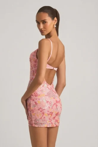 Vestido corto ajustado tipo camisola con adornos Velena en rosa