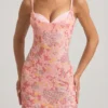 Vestido corto ajustado tipo camisola con adornos Velena en rosa Vestido corto ajustado tipo camisola con adornos Velena en rosa
