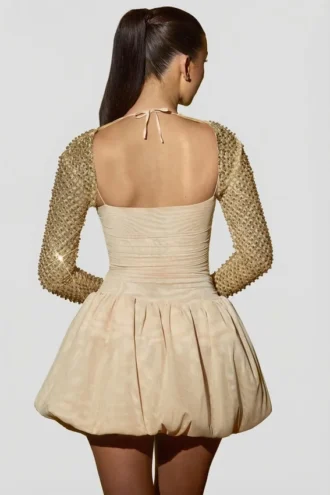 Vestido corto Aletta con volantes en el bajo y adornos dorados