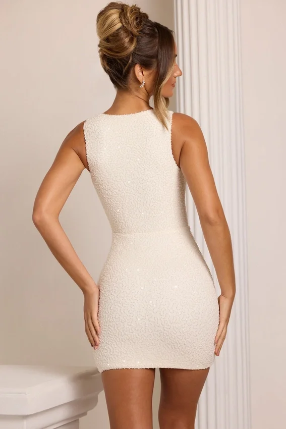 Vestido corto Alsace con cuello cuadrado y adornos en blanco Vestido corto Alsace con cuello cuadrado y adornos en blanco