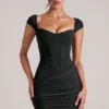 Vestido corto Alva con escote corazón en negro Vestido corto Alva con escote corazón en negro