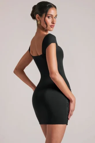 Vestido corto Alva con escote corazón en negro