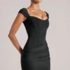 Vestido corto Alva con escote corazón en negro Vestido corto Alva con escote corazón en negro