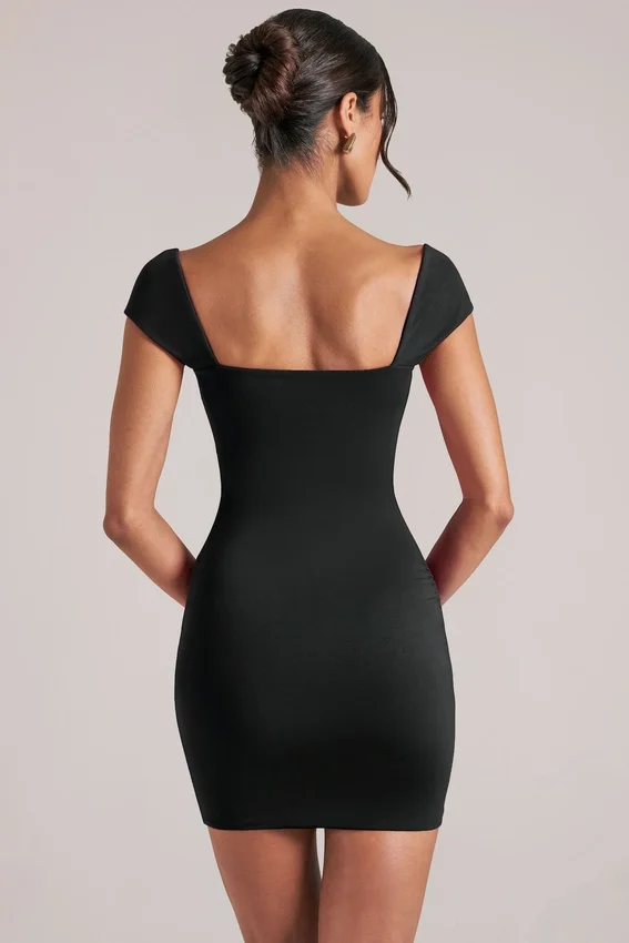Vestido corto Alva con escote corazón en negro Vestido corto Alva con escote corazón en negro