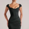 Vestido corto Alva con escote corazón en negro Vestido corto Alva con escote corazón en negro