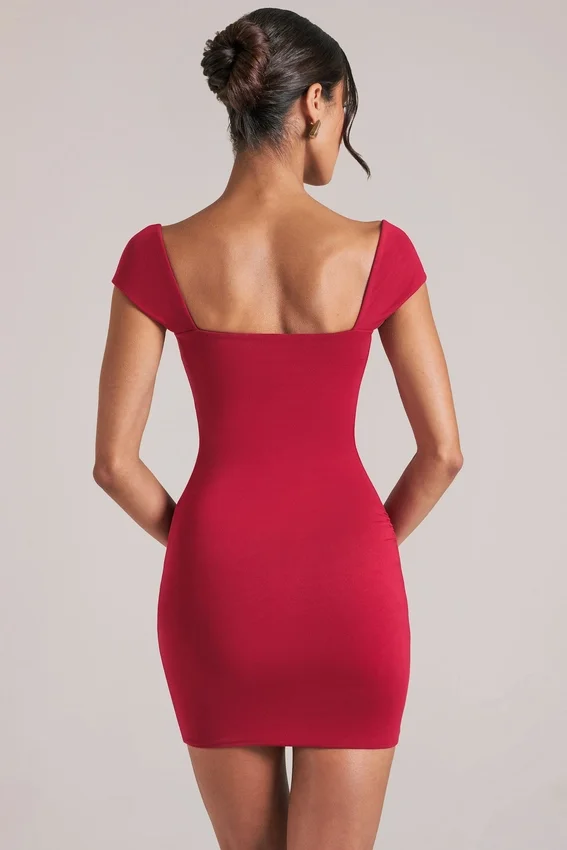 Vestido corto Alva con escote corazón en rojo cereza Vestido corto Alva con escote corazón en rojo cereza
