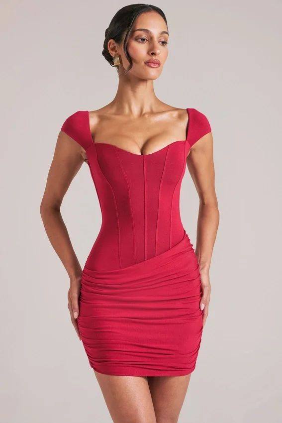 Vestido corto Alva con escote corazón en rojo cereza Vestido corto Alva con escote corazón en rojo cereza
