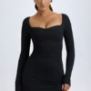 Vestido corto Alvie de modal con capas y corte en A en negro Vestido corto Alvie de modal con capas y corte en A en negro