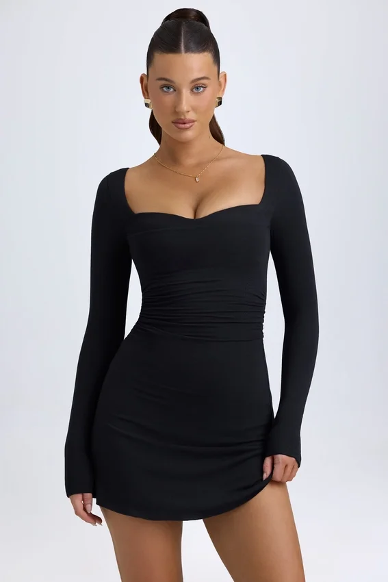 Vestido corto Alvie de modal con capas y corte en A en negro Vestido corto Alvie de modal con capas y corte en A en negro