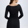 Vestido corto Alvie de modal con capas y corte en A en negro Vestido corto Alvie de modal con capas y corte en A en negro