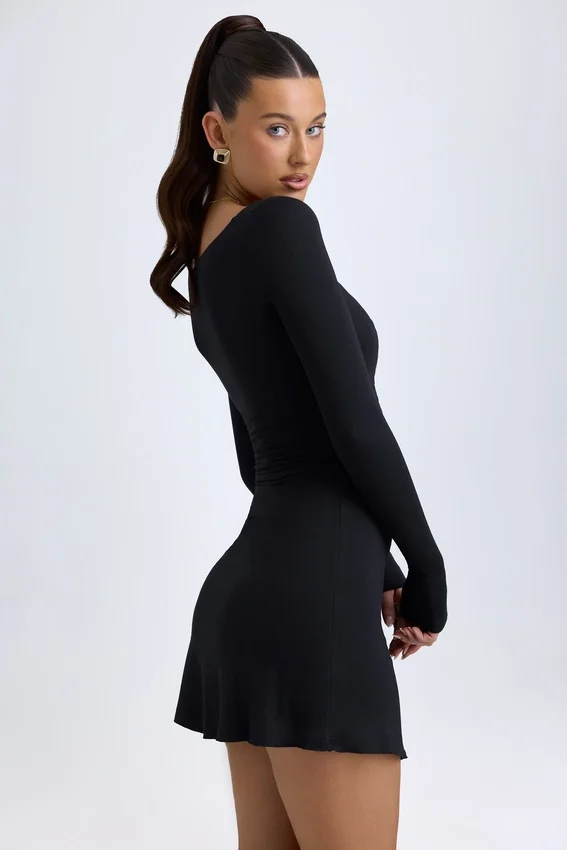 Vestido corto Alvie de modal con capas y corte en A en negro Vestido corto Alvie de modal con capas y corte en A en negro