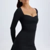 Vestido corto Alvie de modal con capas y corte en A en negro Vestido corto Alvie de modal con capas y corte en A en negro