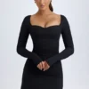 Vestido corto Alvie de modal con capas y corte en A en negro Vestido corto Alvie de modal con capas y corte en A en negro