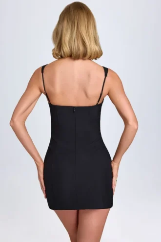 Vestido corto Amaria con cuello corazón en negro
