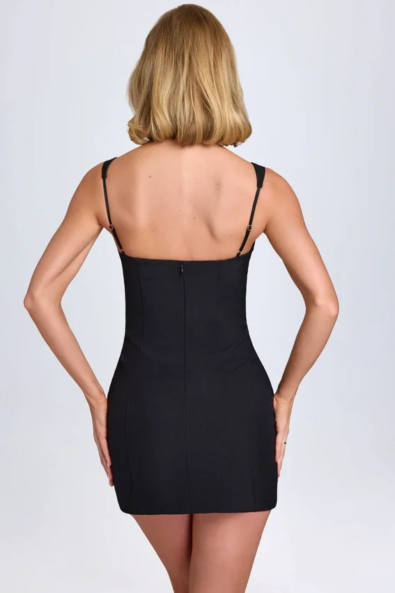 Vestido corto Amaria con cuello corazón en negro Vestido corto Amaria con cuello corazón en negro
