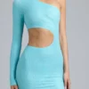 Vestido corto asimétrico con aberturas metalizadas de Zanab en azul hielo