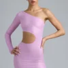 Vestido corto asimétrico con aberturas metalizadas de Zanab en rosa violeta