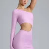Vestido corto asimétrico con aberturas metalizadas de Zanab en rosa violeta