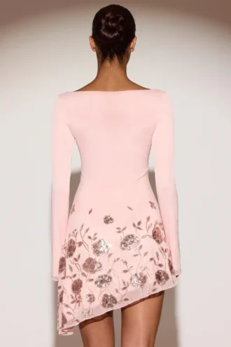 Vestido corto asimétrico con apliques decorativos Lumiki en rosa
