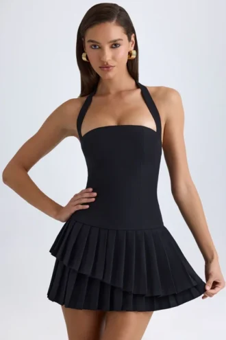 Vestido corto asimétrico con cuello halter y capas Rosaria en negro