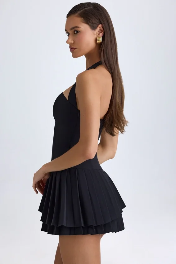 Vestido corto asimétrico con cuello halter y capas Rosaria en negro Vestido corto asimétrico con cuello halter y capas Rosaria en negro