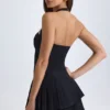 Vestido corto asimétrico con cuello halter y capas Rosaria en negro Vestido corto asimétrico con cuello halter y capas Rosaria en negro