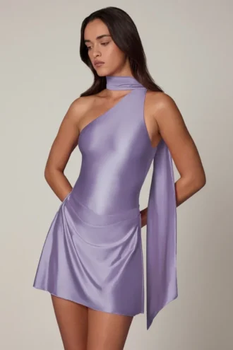 Vestido corto asimétrico con detalle de pañuelo Kiraz en lila